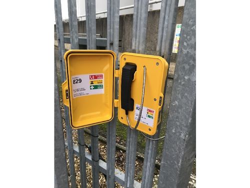 最新の企業ニュース J&Rの頑丈な電話はCowes、イギリスのワイト島に取付けられていました