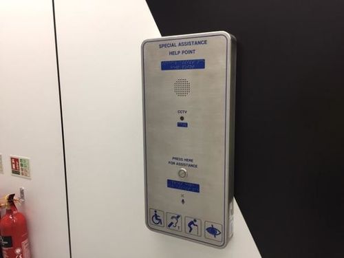 最新の企業ニュース マンチェスター空港に設置されたJ&R電話